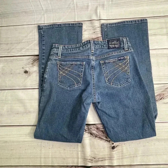 Signature by Levi’s Low Rise Slim Bootcut 7 Jrs - Picture 9 of 16